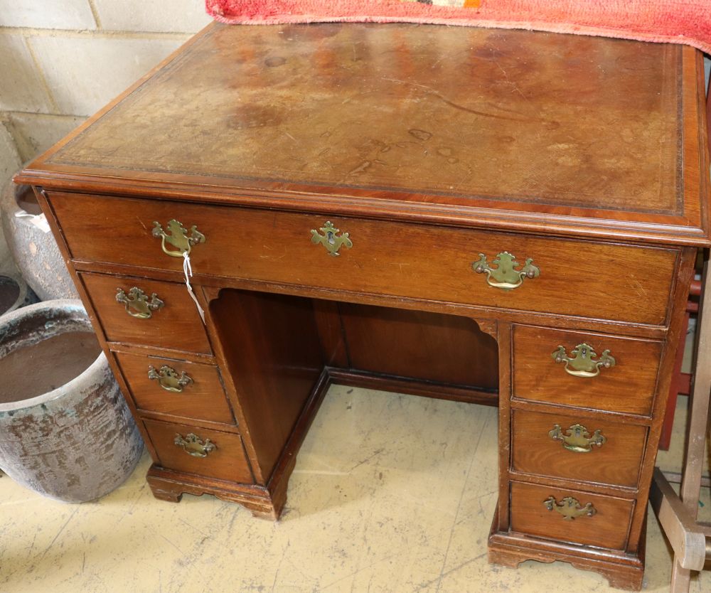 A George III mahogany kneehole desk, W.97cm, D.70cm, H.78cm